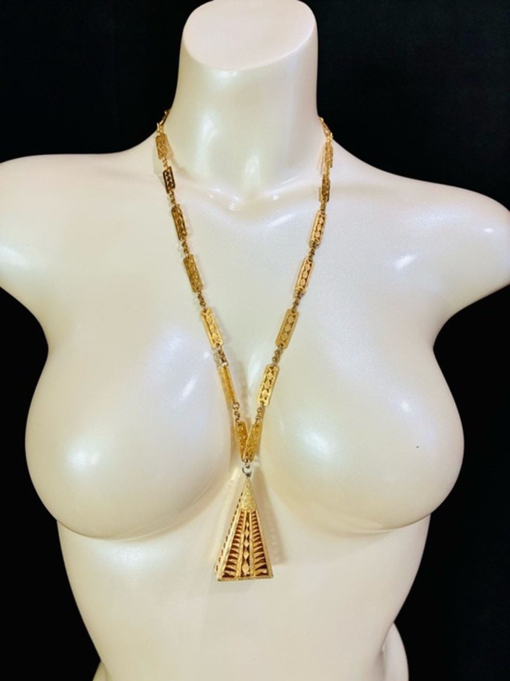 VTG Retro Gold-Tone Long Pyramid Pendant Necklace with Geometric Tassel